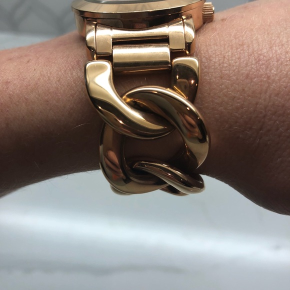 Michael Kors Rose Gold Watch - Picture 3 of 6